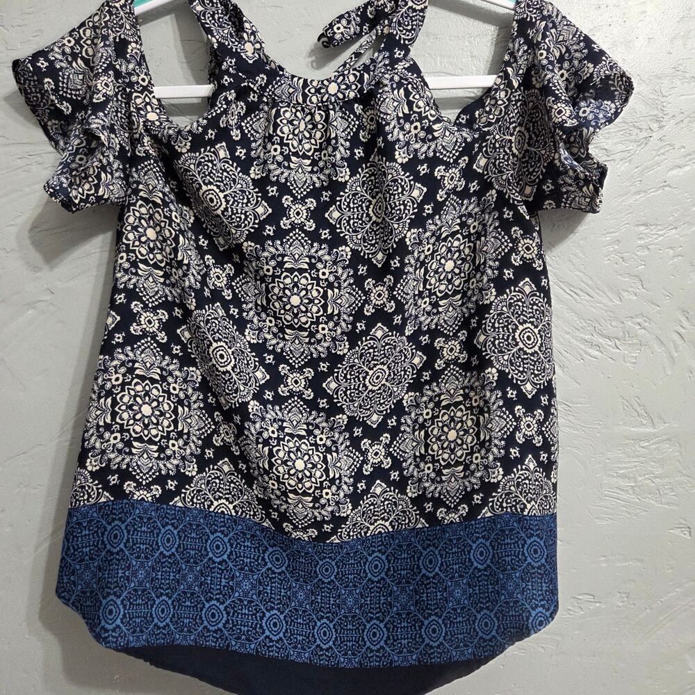 Iz BYER open shoulder short sleeve flowy blouse womans size M